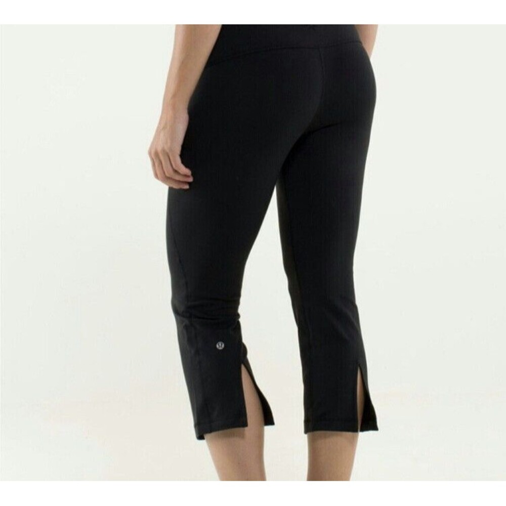 Lululemon Black Capri Leggings Reversible Back Split Hems Women’s Size 6